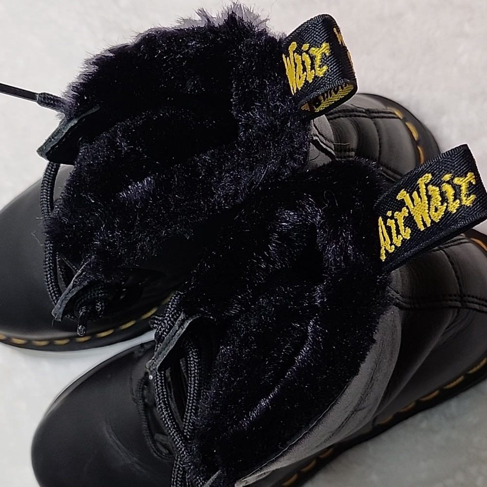 Dr. Martens Women's Serena Faux Fur Lined Black Learger Boots US Size 7 - Picture 14 of 16